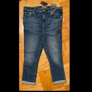 NWT TORRID Crop Skinny Jeans